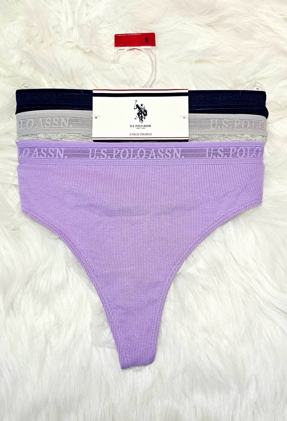 Dámske tangá nohavičky US Polo Assn. v trojbalení – farby čierna, sivá a fialová, s elastickým pásom a logom značky.