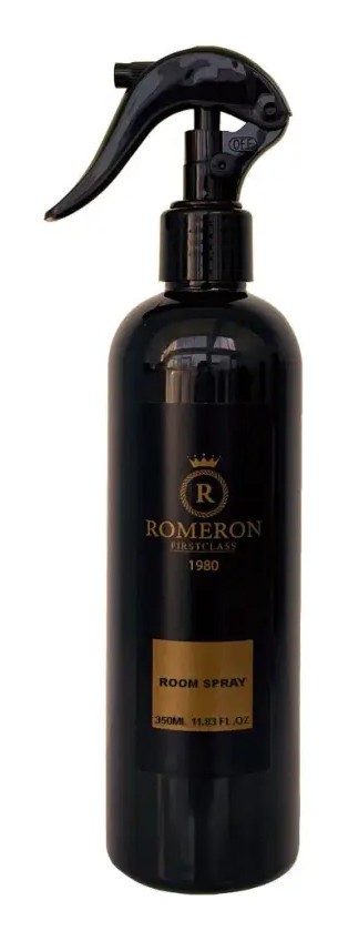 Čierna fľaša osviežovača vzduchu ROMERON Sandal Wood s rozprašovačom, 350 ml.